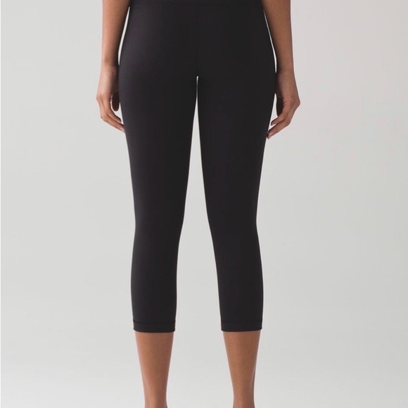 Lululemon Wunder Under Crop - Picture 2 of 8